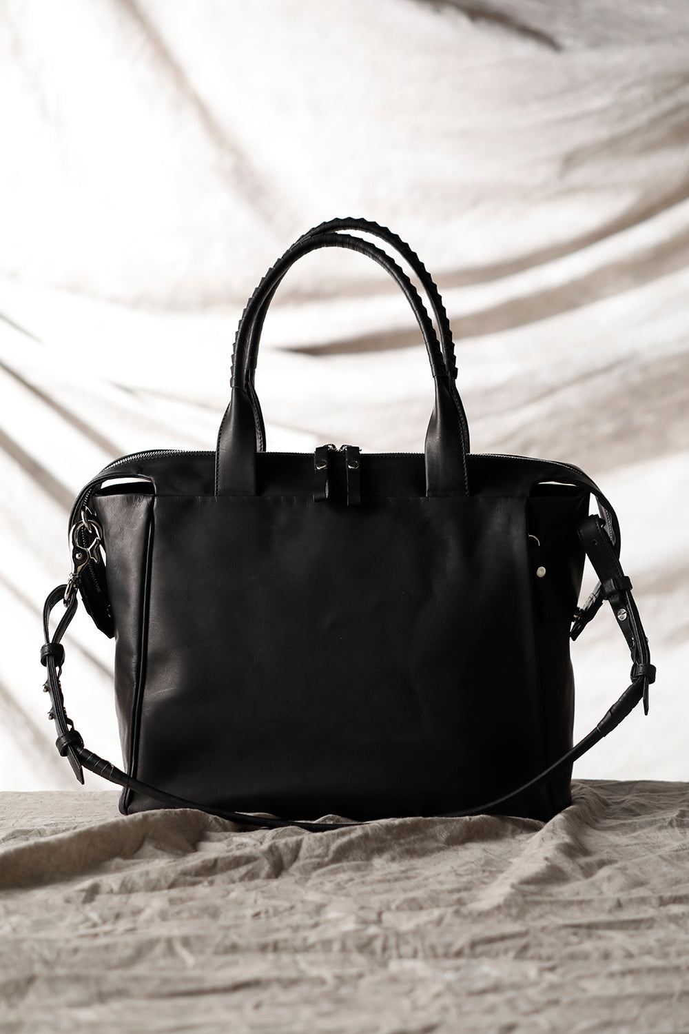 Slide tote bag - Cow leather from Hokkaido Black