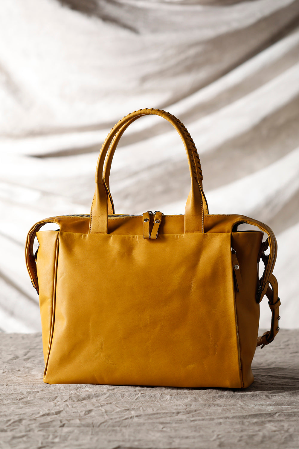 Slide tote bag - Cow leather from Hokkaido Mustard