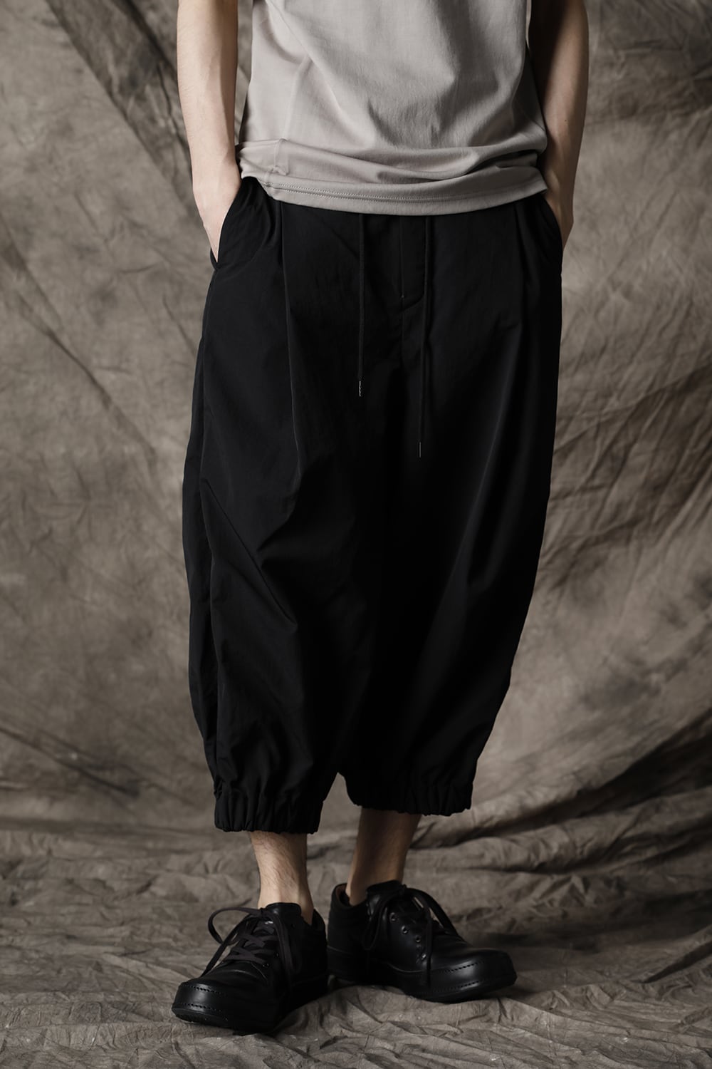 Baggy cropped pants shrink nylon