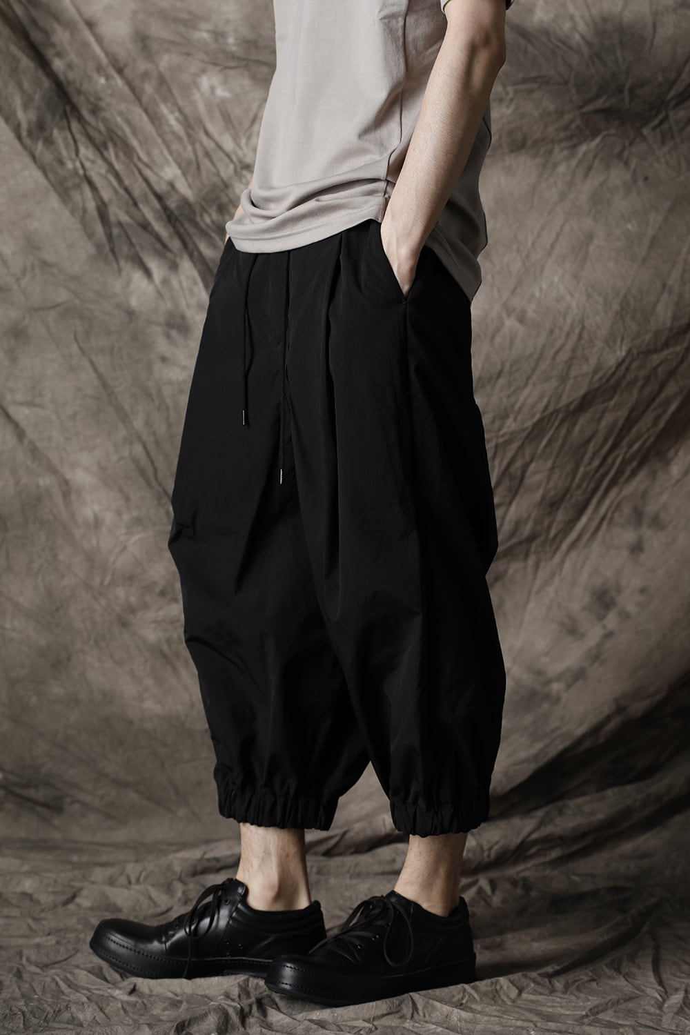 Baggy cropped pants shrink nylon