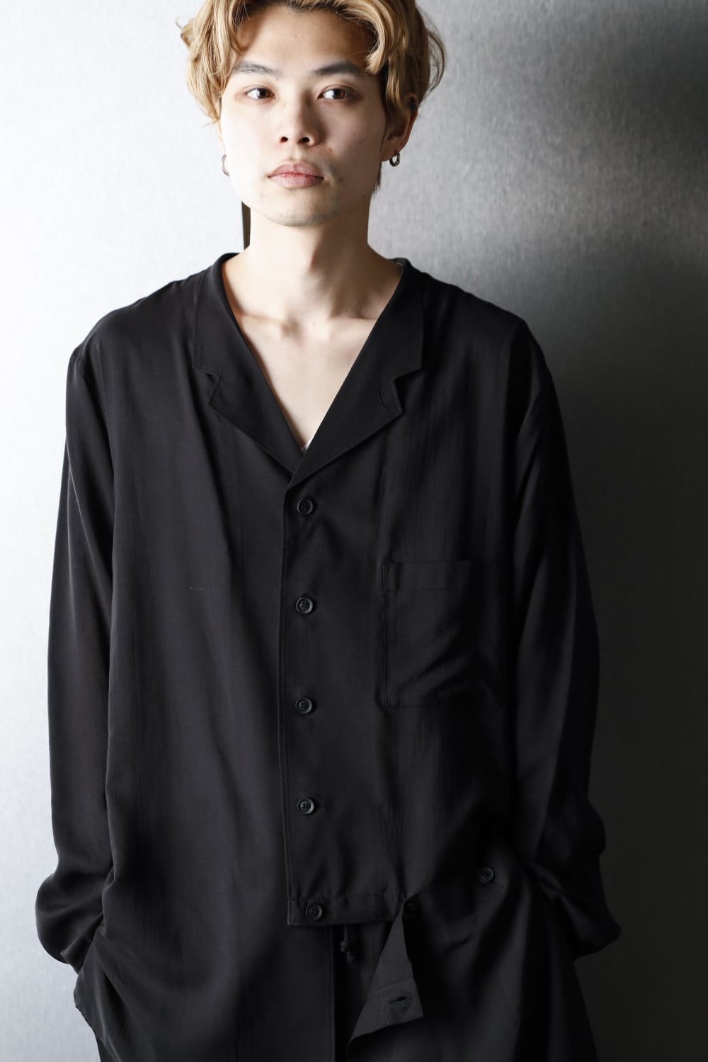 左裾 フラシ布付き ブラウス