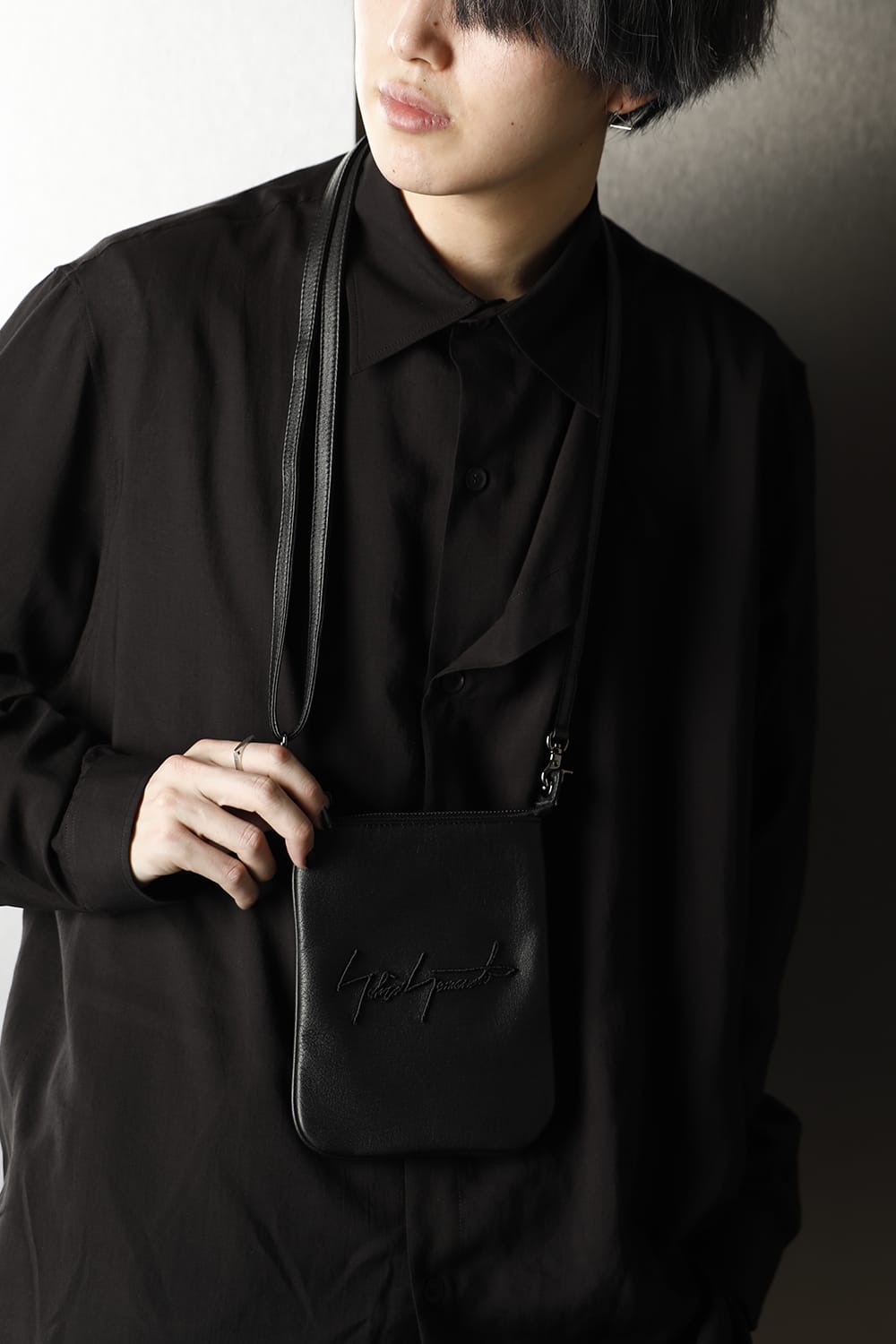 SIGNATURE POUCH