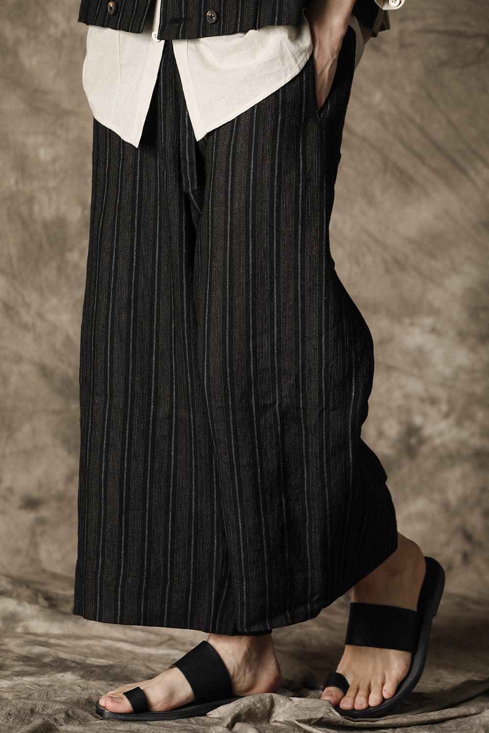 ドローストリング バギー クロップドパンツ