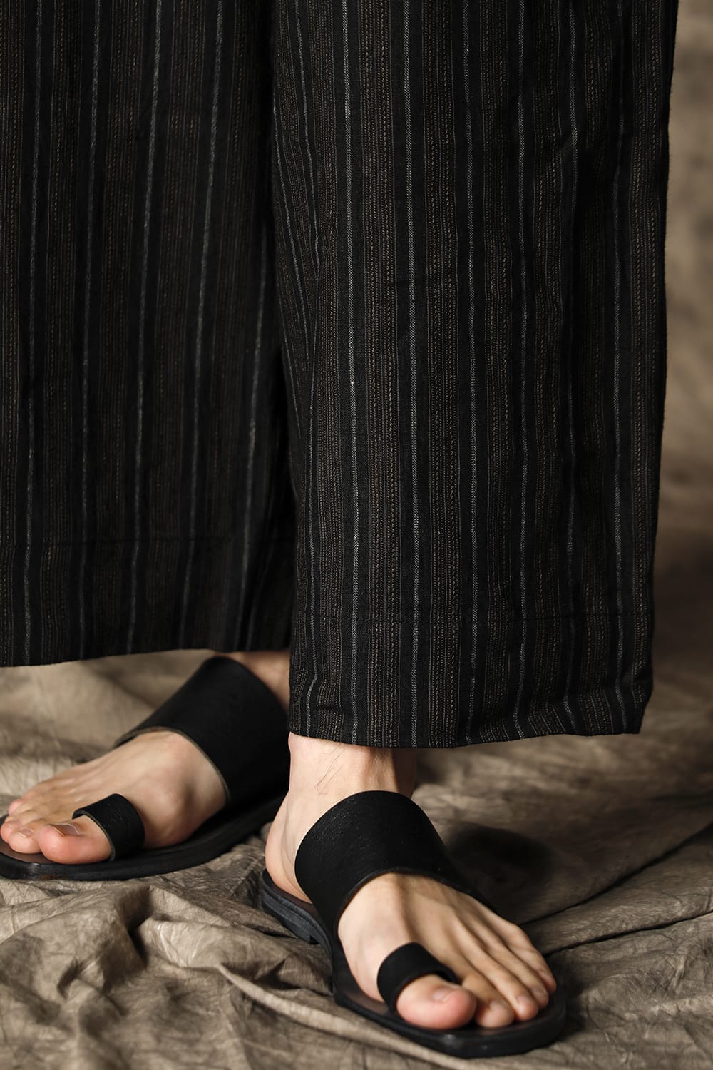 ドローストリング バギー クロップドパンツ