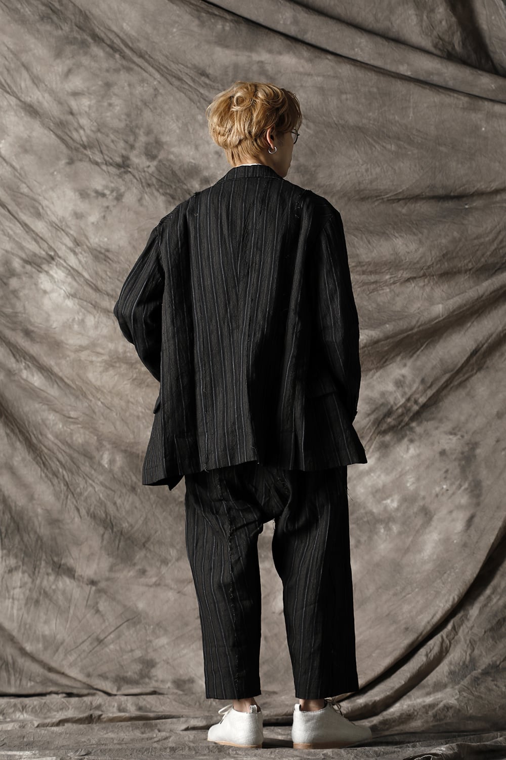 Pleated Drop crotch Cropped trousers Black