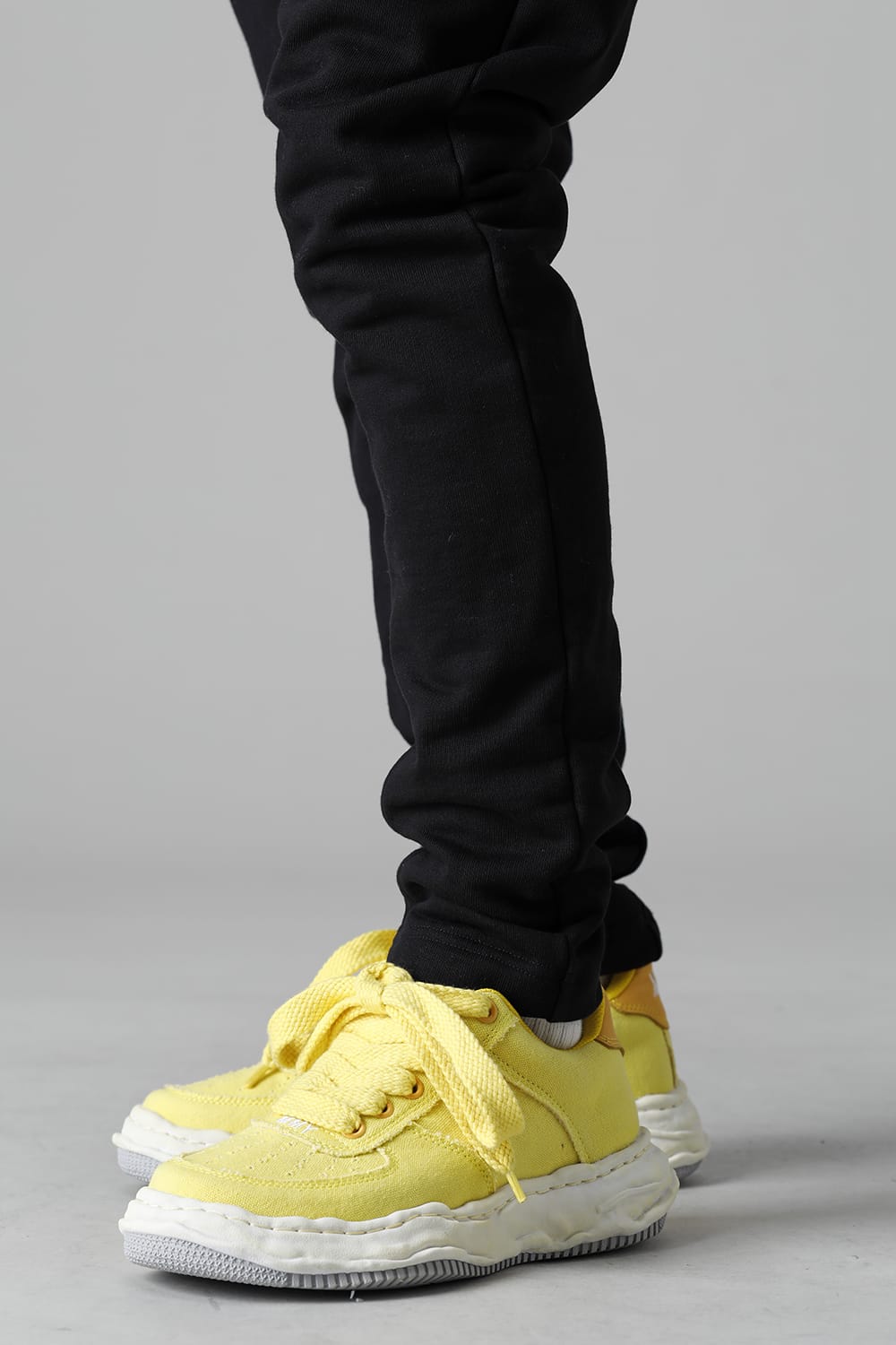 WAYNE Original sole washed canvas Low-Cut sneakers Yellow