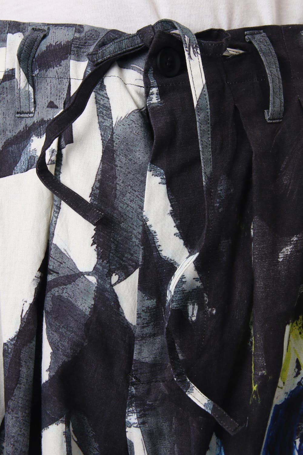 Left front Art Balloon pants 