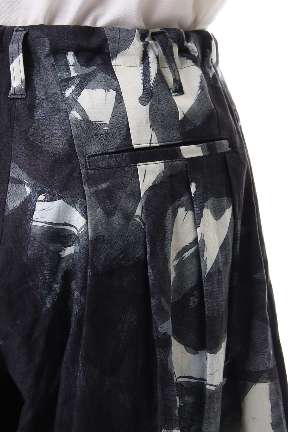 Left front Art Balloon pants 