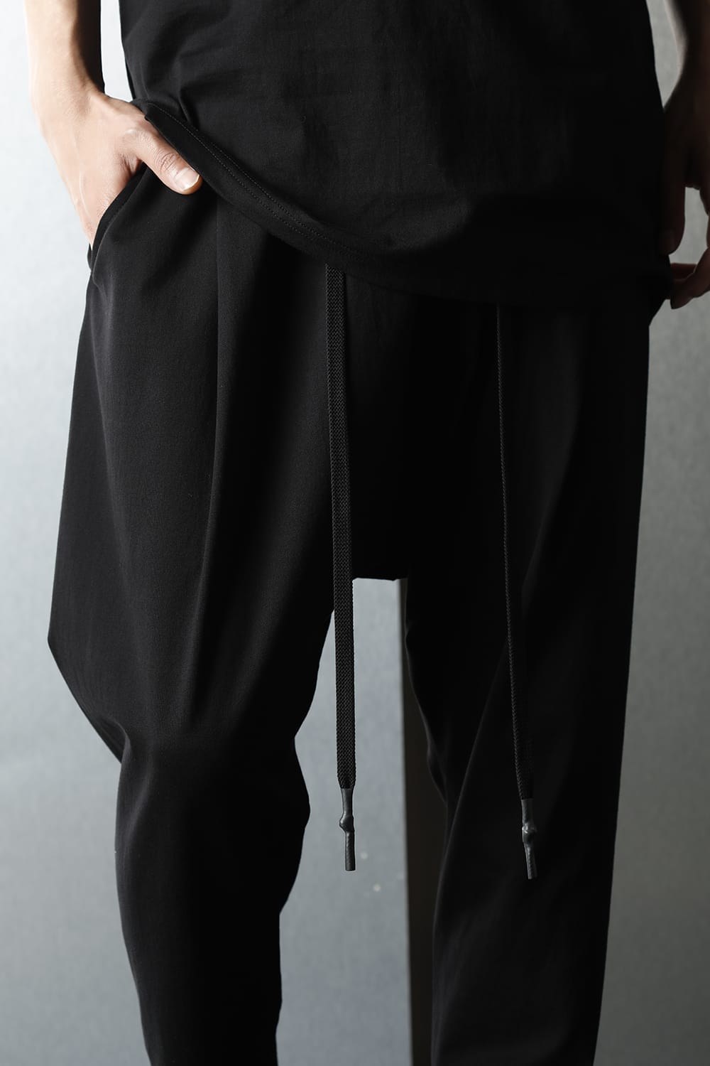 Drop crotch Cropped Tuck pants