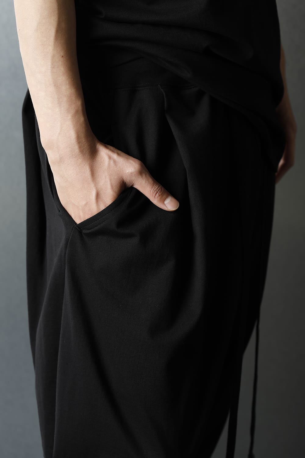 Drop crotch Cropped Tuck pants