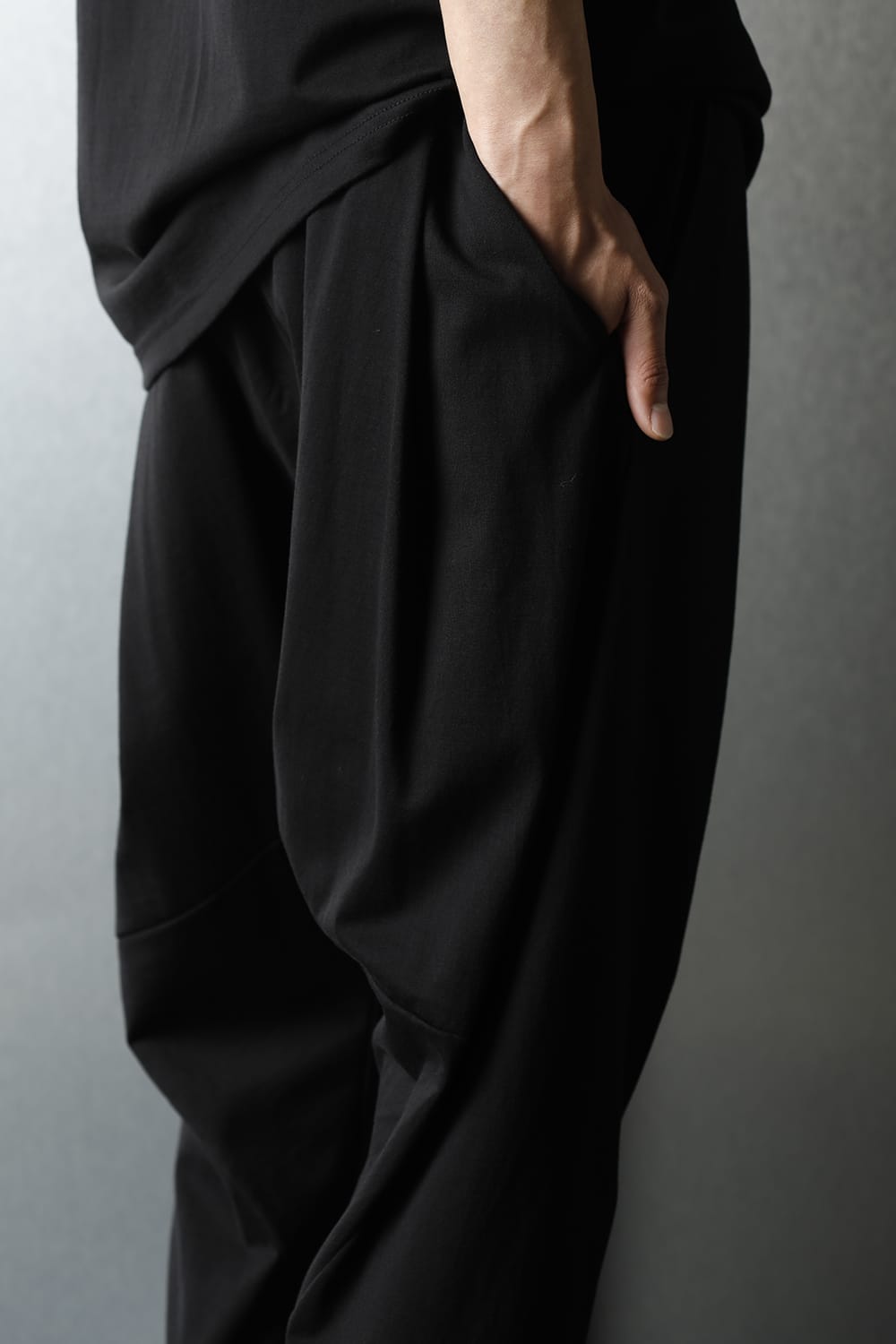 Drop crotch Cropped Tuck pants