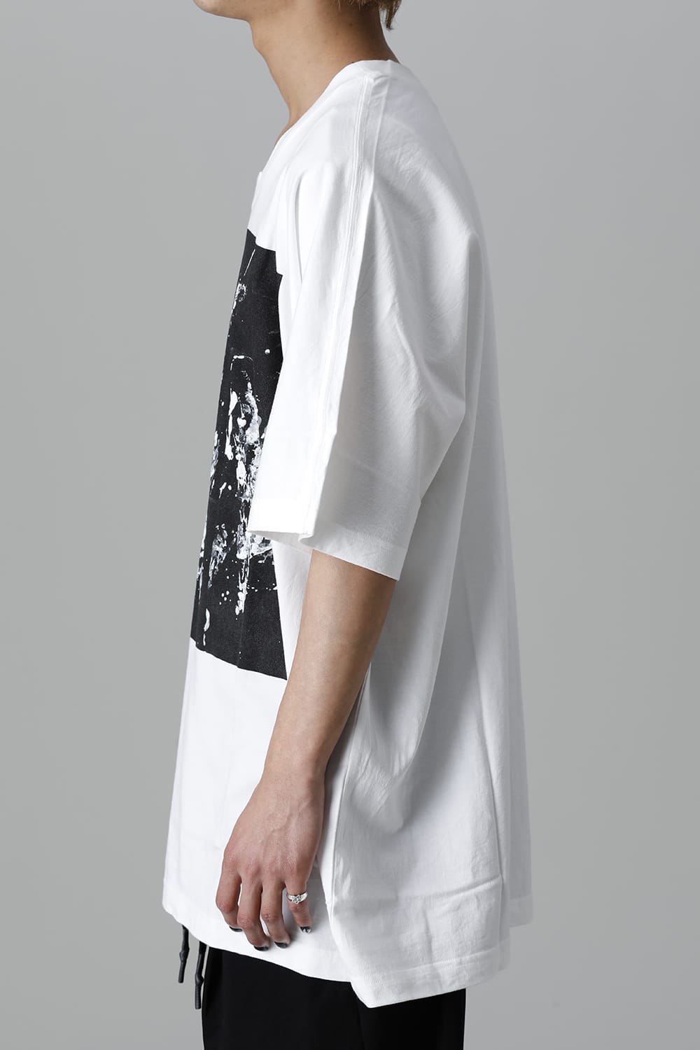 ディストーション3 "西本 浚也" プリント オーバーサイズTシャツ ホワイト