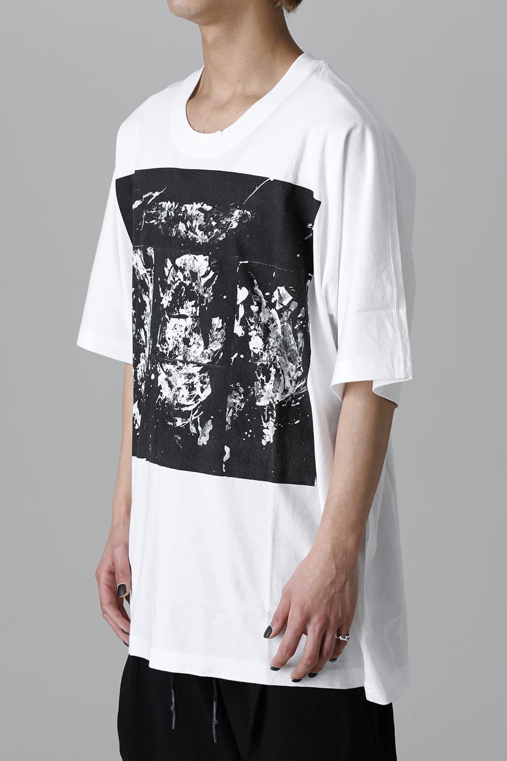 ディストーション3 "西本 浚也" プリント オーバーサイズTシャツ ホワイト
