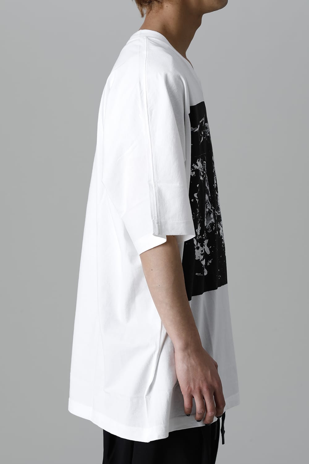 ディストーション3 "西本 浚也" プリント オーバーサイズTシャツ ホワイト