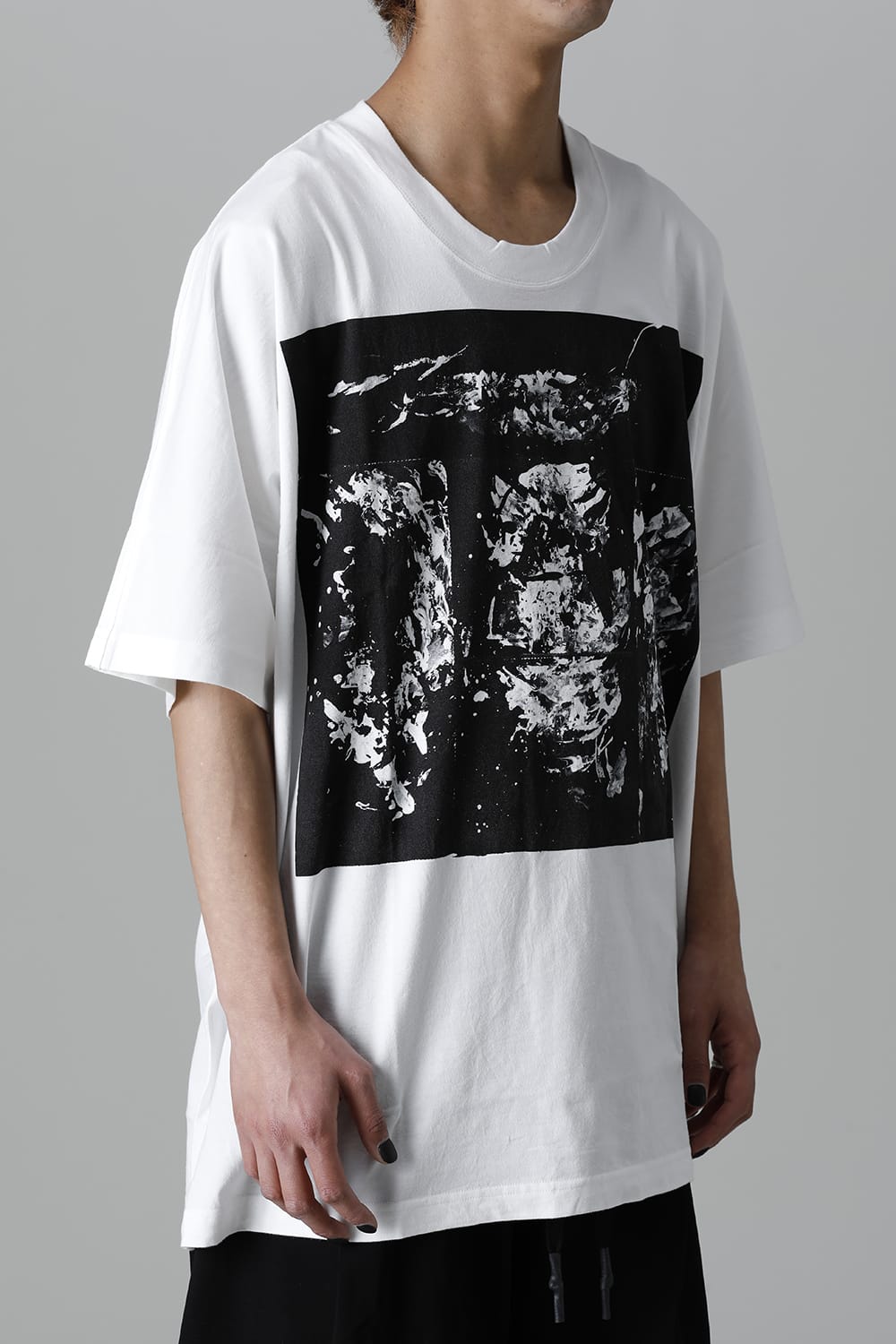 ディストーション3 "西本 浚也" プリント オーバーサイズTシャツ ホワイト