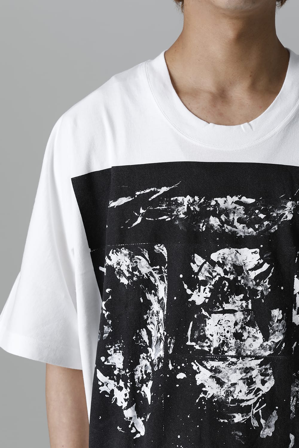 ディストーション3 "西本 浚也" プリント オーバーサイズTシャツ ホワイト