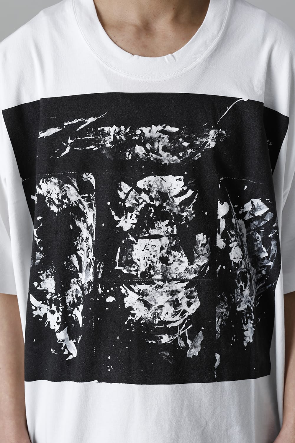 ディストーション3 "西本 浚也" プリント オーバーサイズTシャツ ホワイト