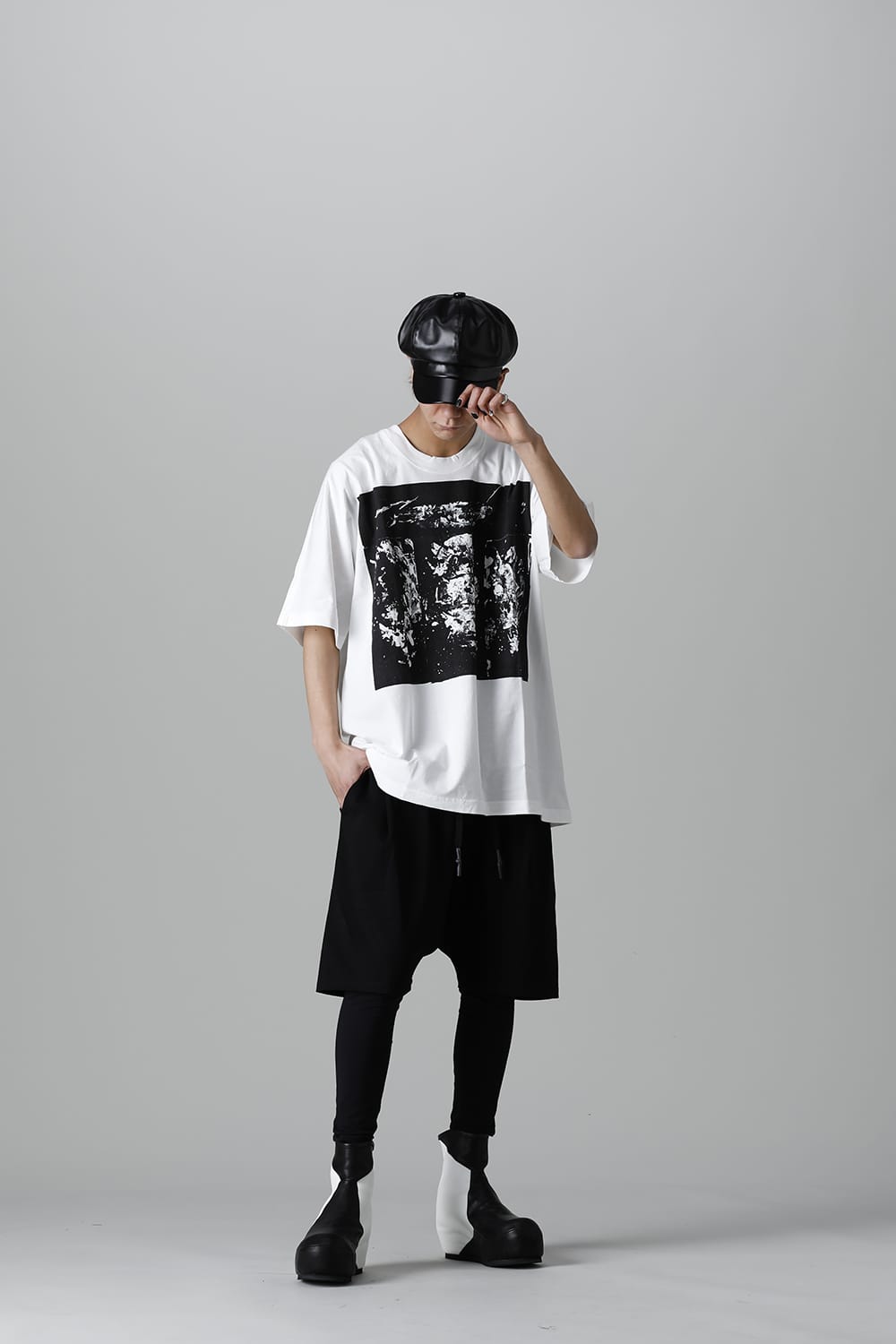 ディストーション3 "西本 浚也" プリント オーバーサイズTシャツ ホワイト