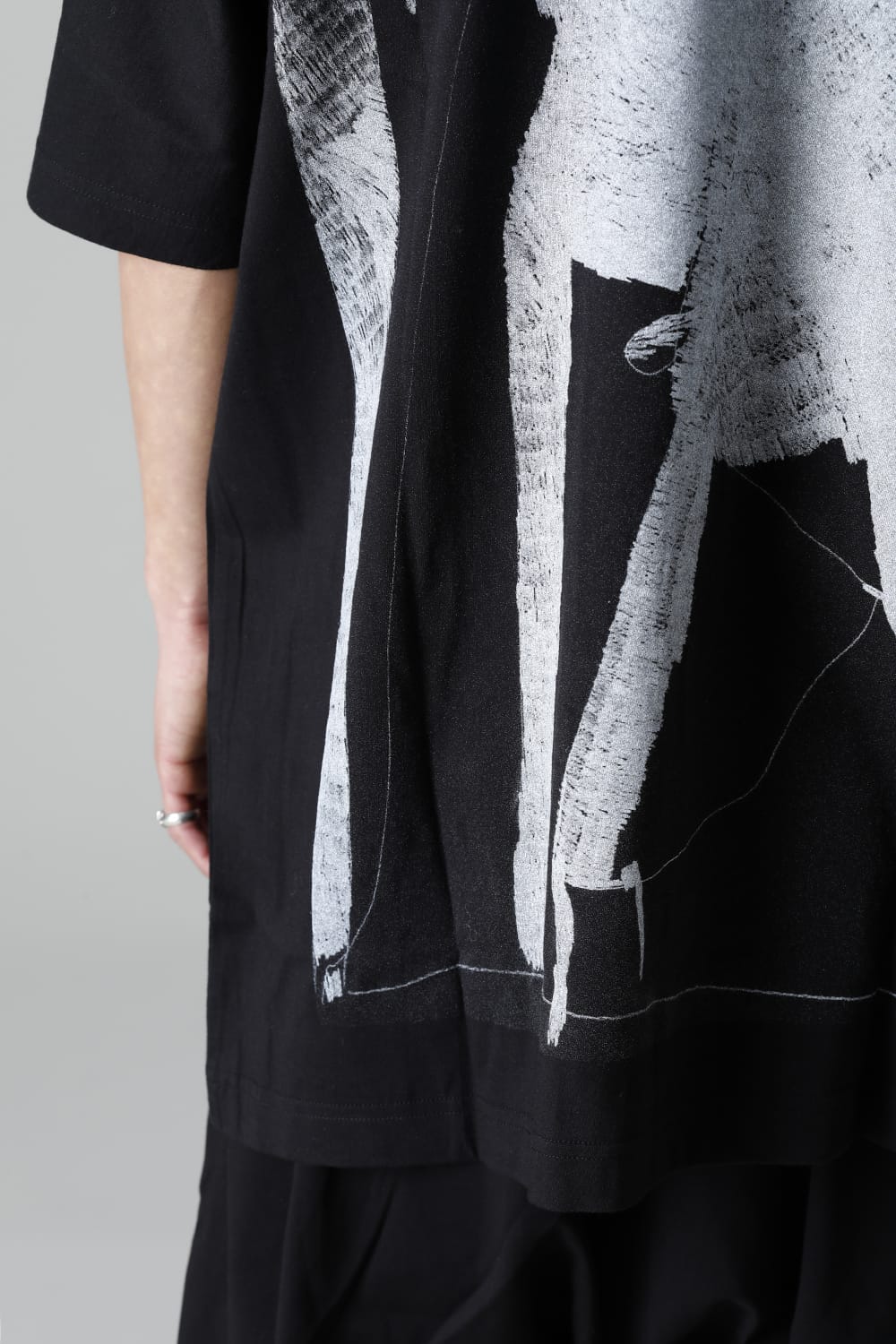 ディストーション3 "大路 裕也" プリント オーバーサイズTシャツ ブラック