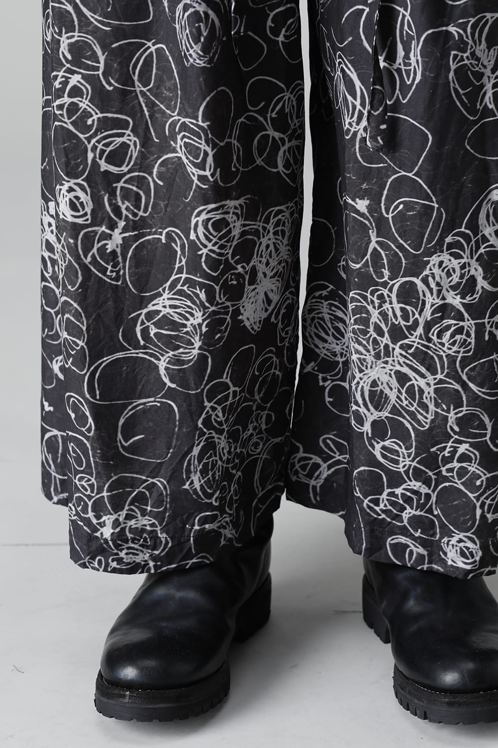 ディストーション3 "北村 悠" インクジェット プリント スーパーワイド レグパンツ