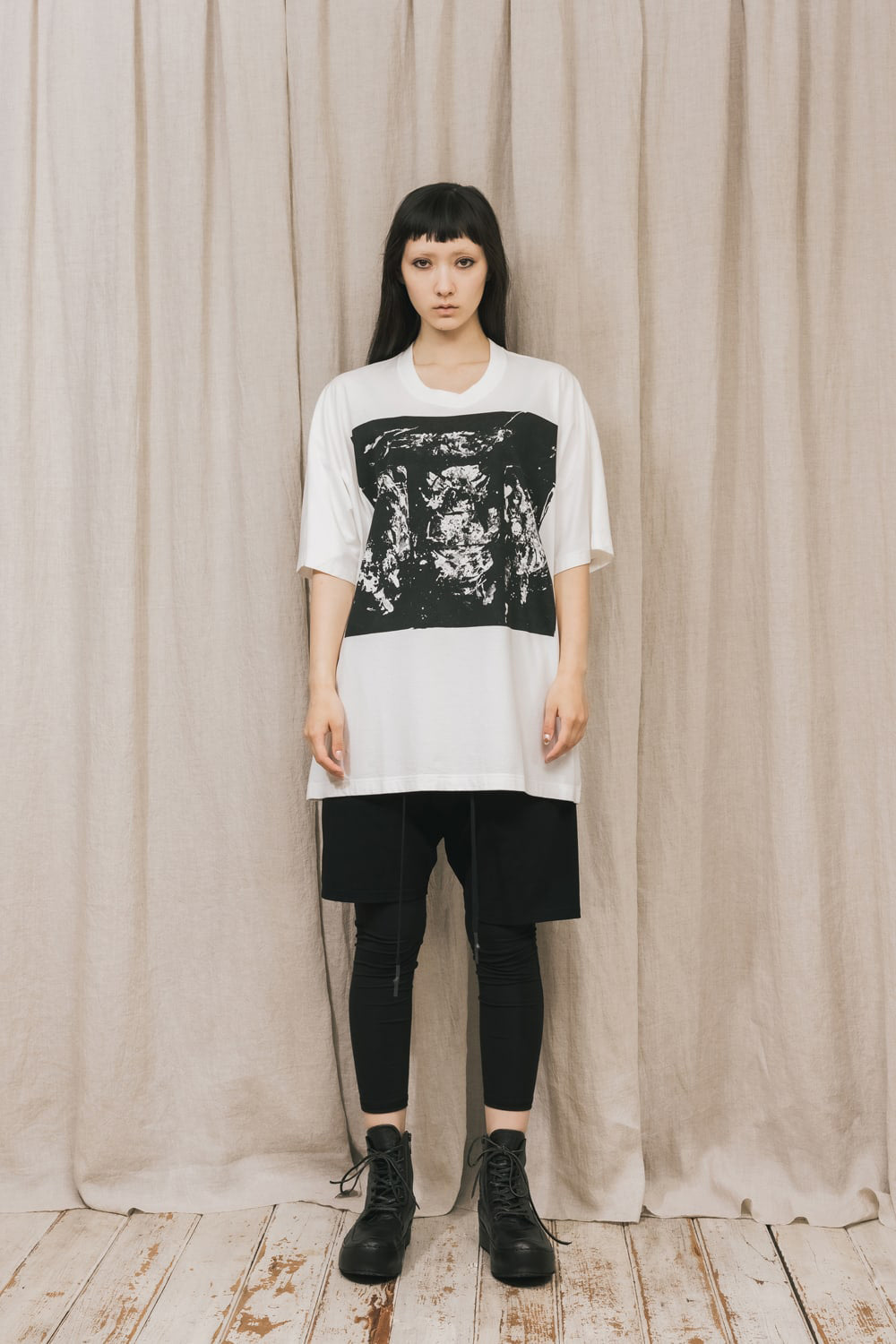 ディストーション3 "西本 浚也" プリント オーバーサイズTシャツ ホワイト