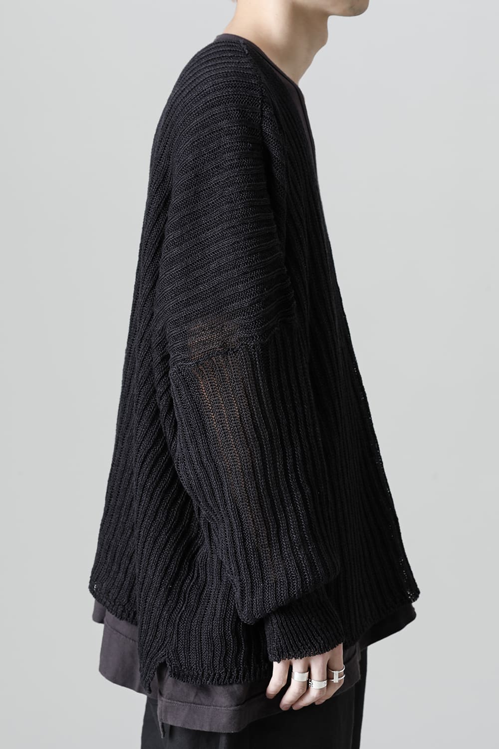 KNITTED V NECK BLACK