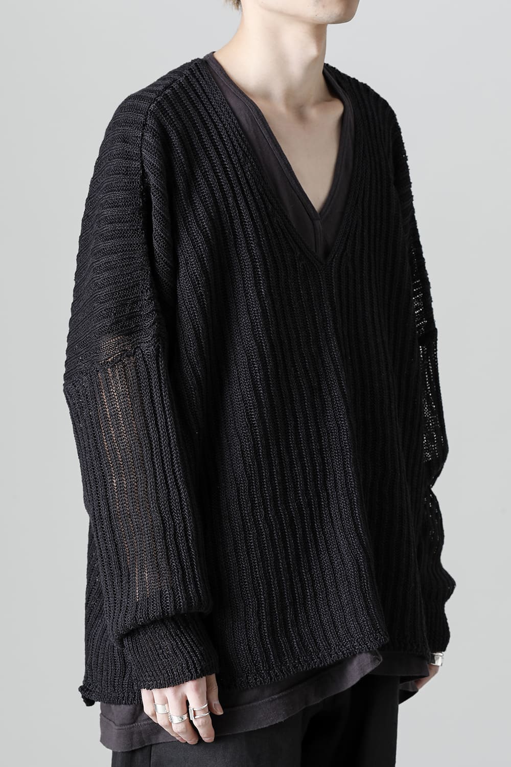 KNITTED V NECK BLACK