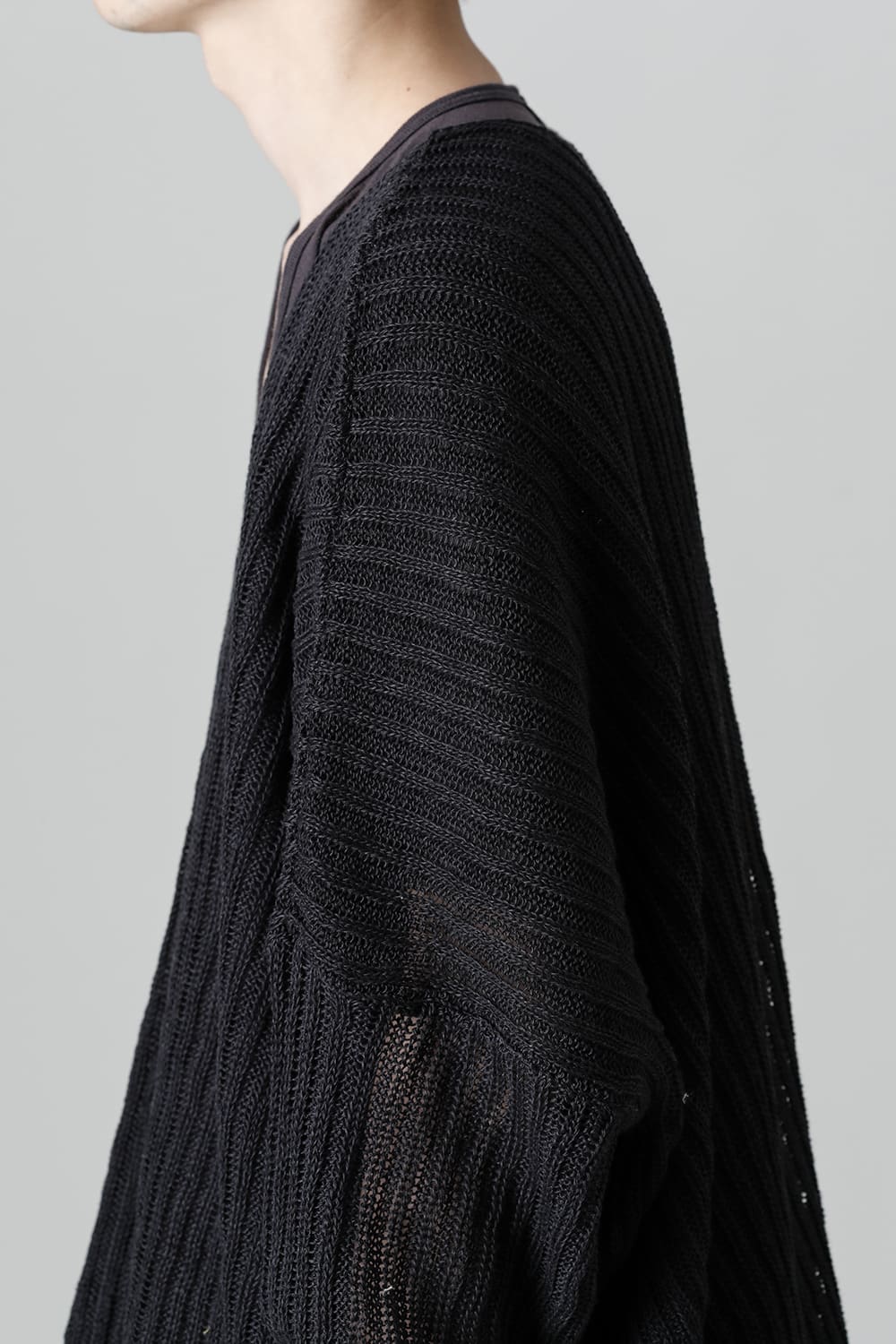 KNITTED V NECK BLACK