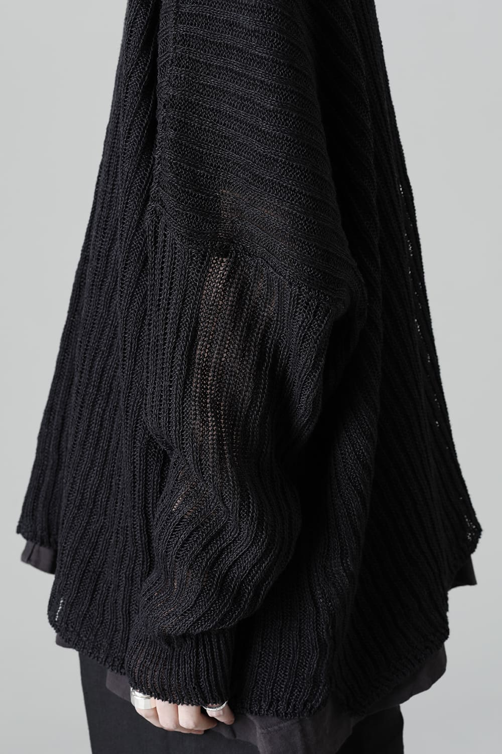 KNITTED V NECK BLACK