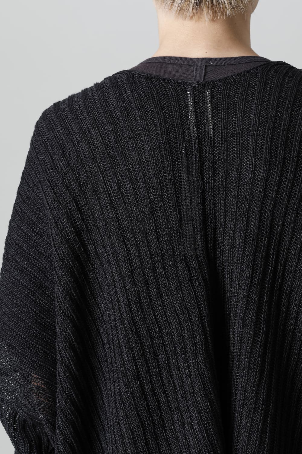 KNITTED V NECK BLACK