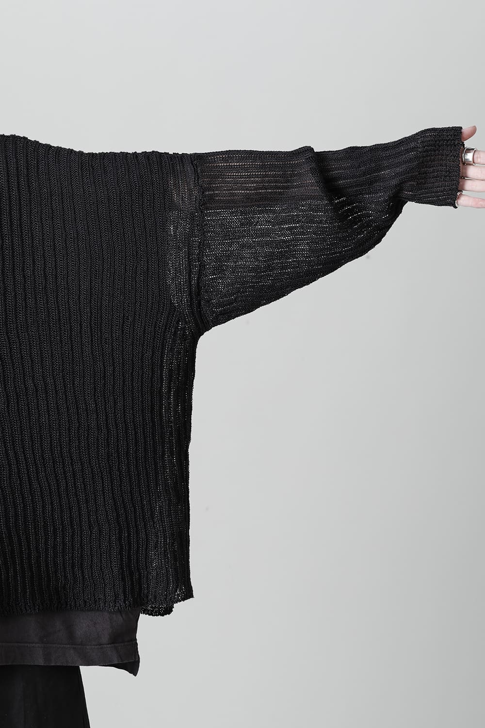 KNITTED V NECK BLACK