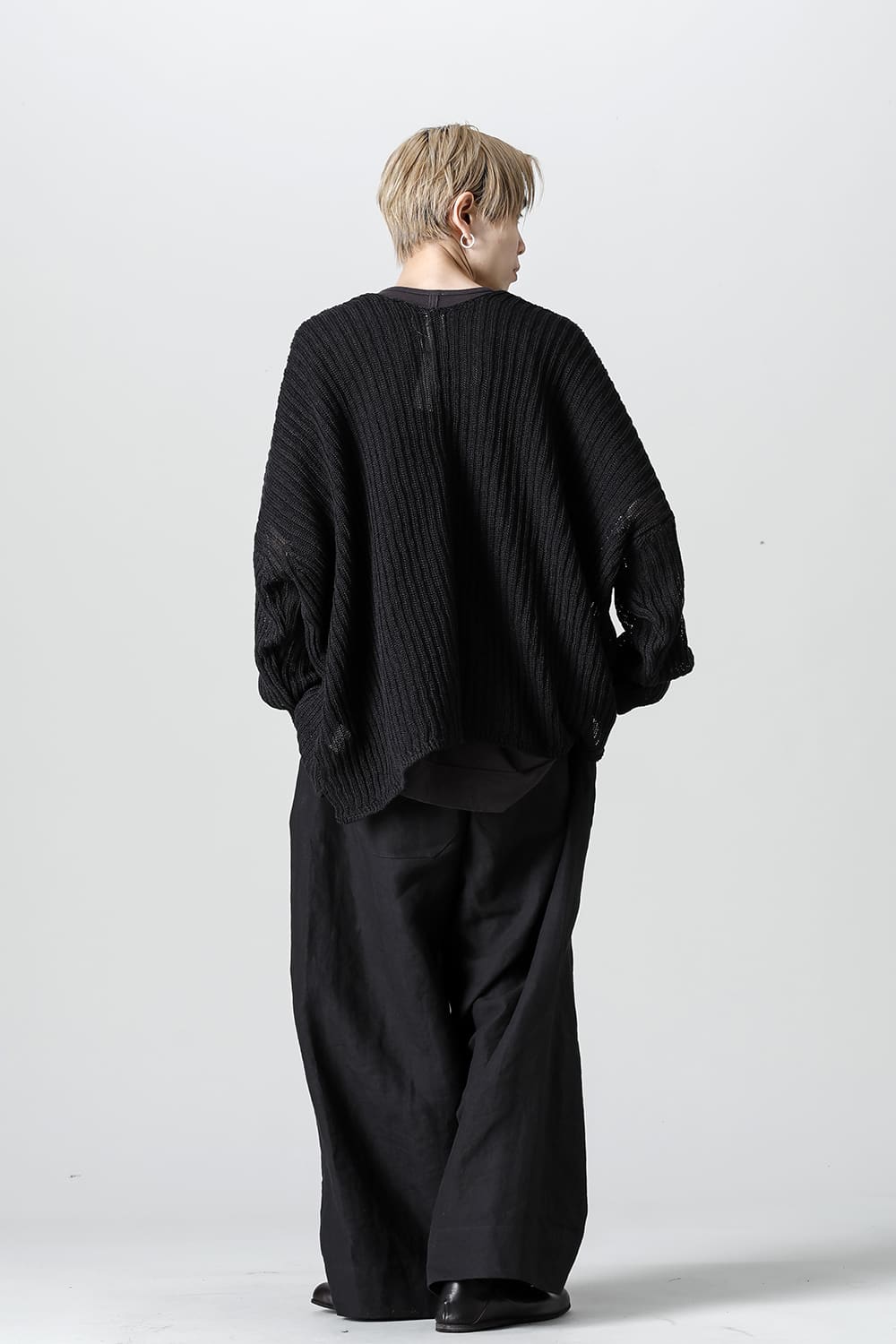 KNITTED V NECK BLACK