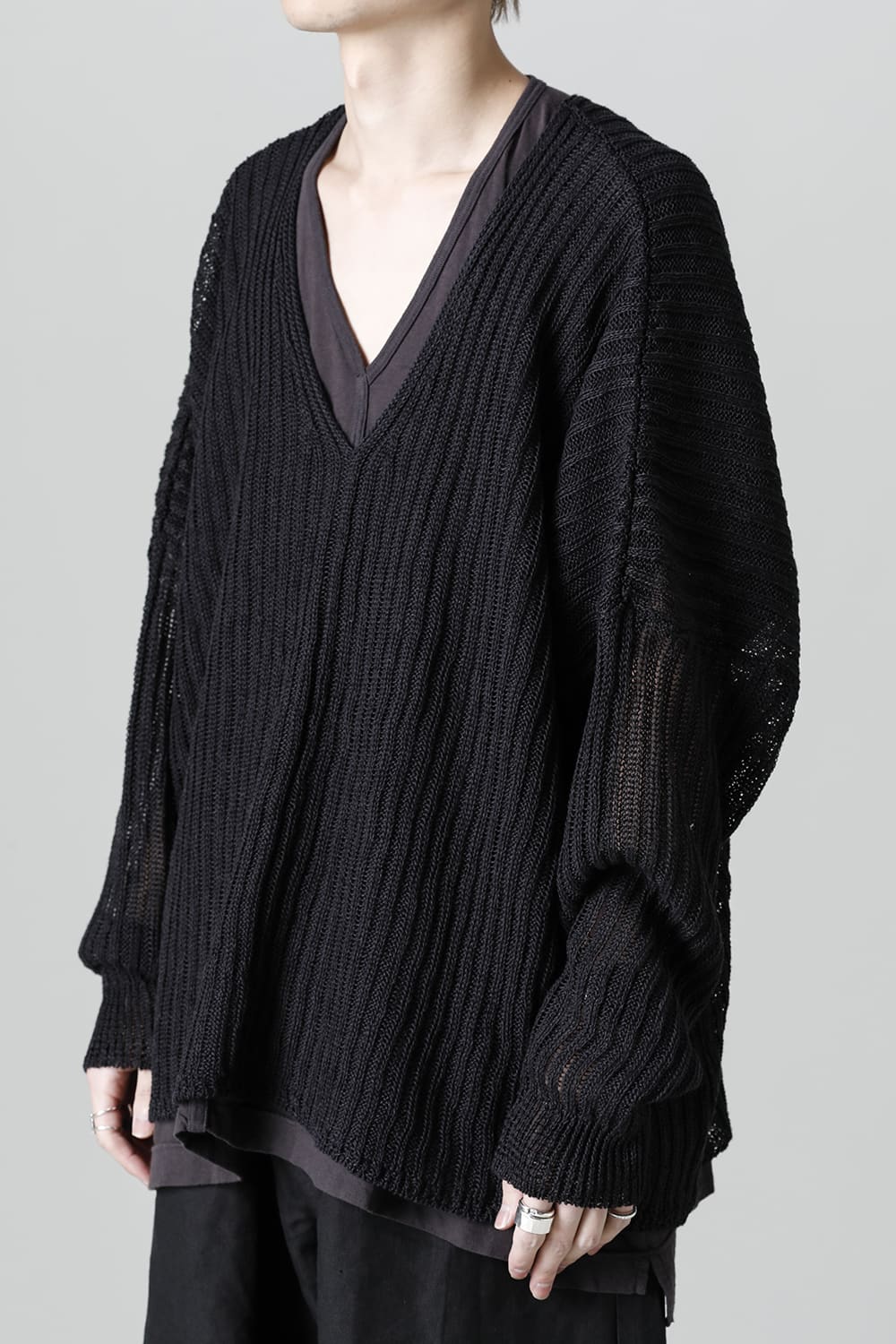 KNITTED V NECK BLACK