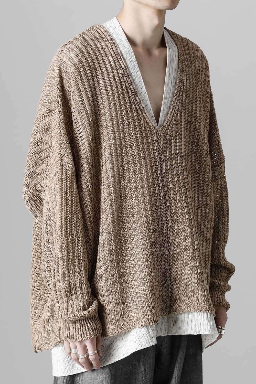 KNITTED V NECK GOLDEN