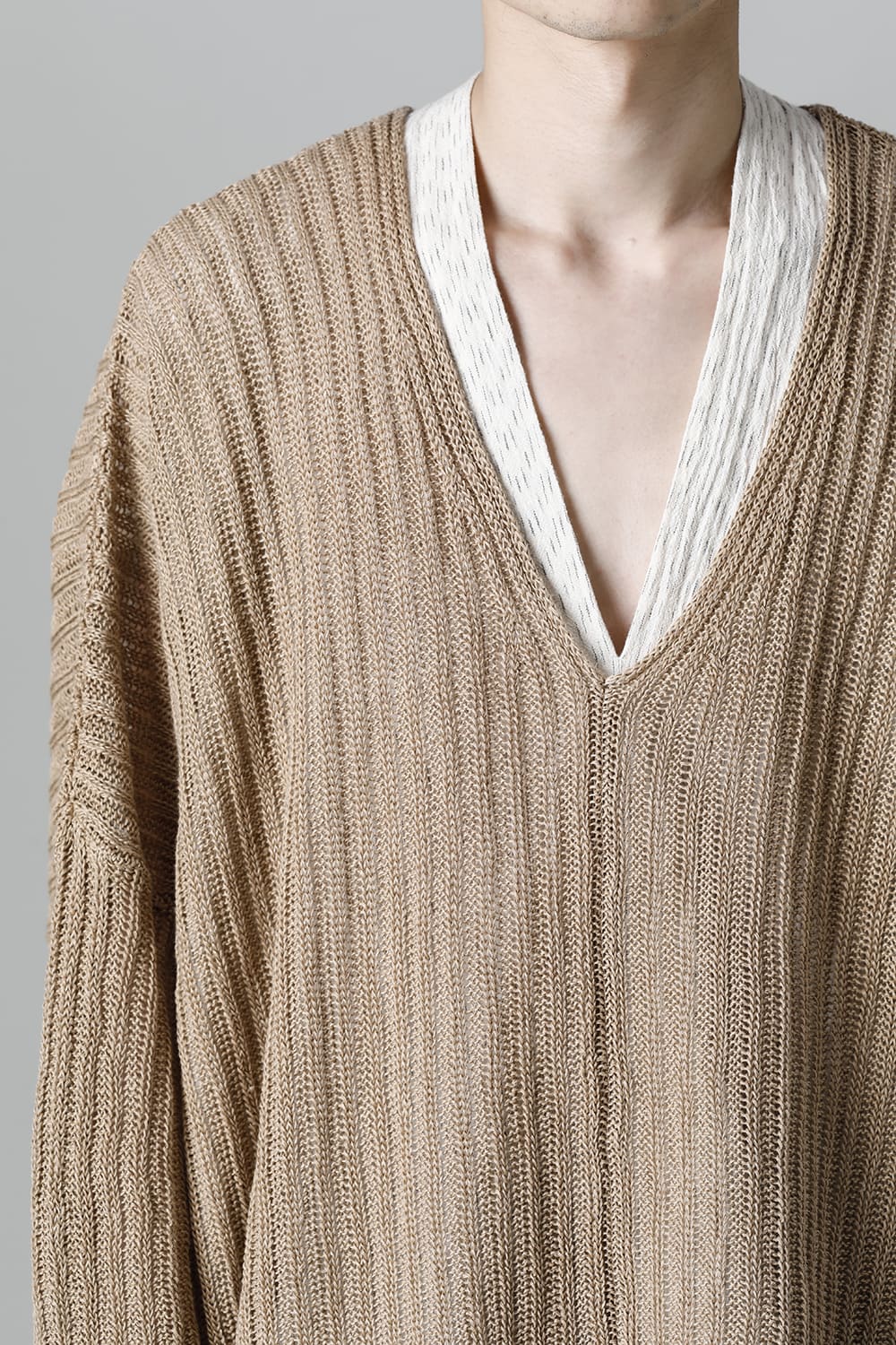 KNITTED V NECK GOLDEN