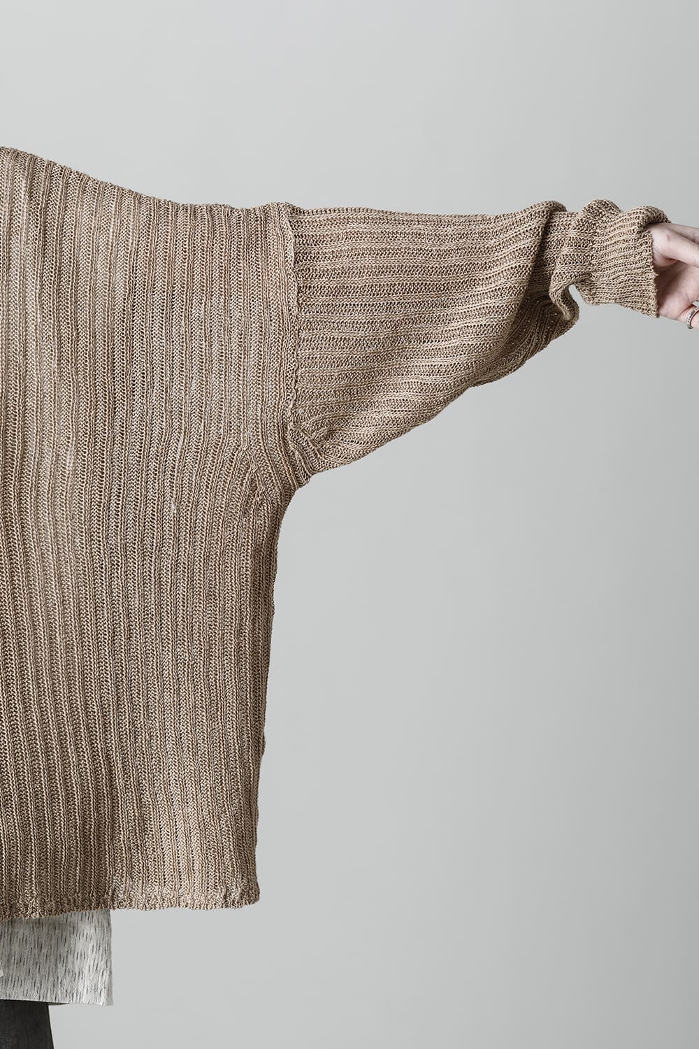KNITTED V NECK GOLDEN