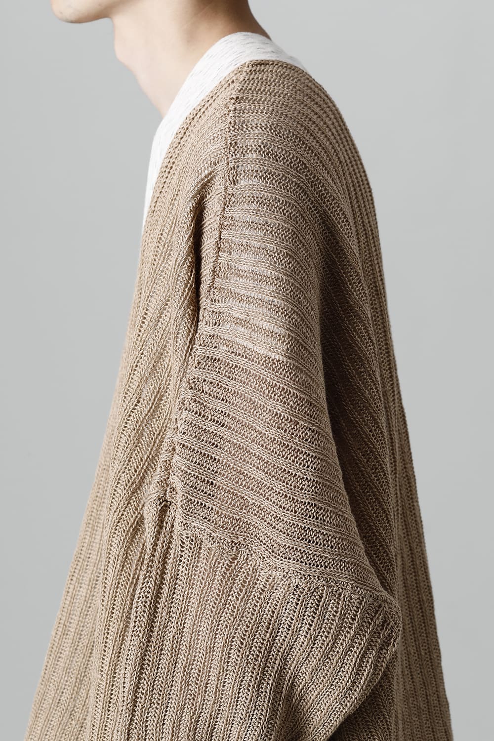 KNITTED V NECK GOLDEN