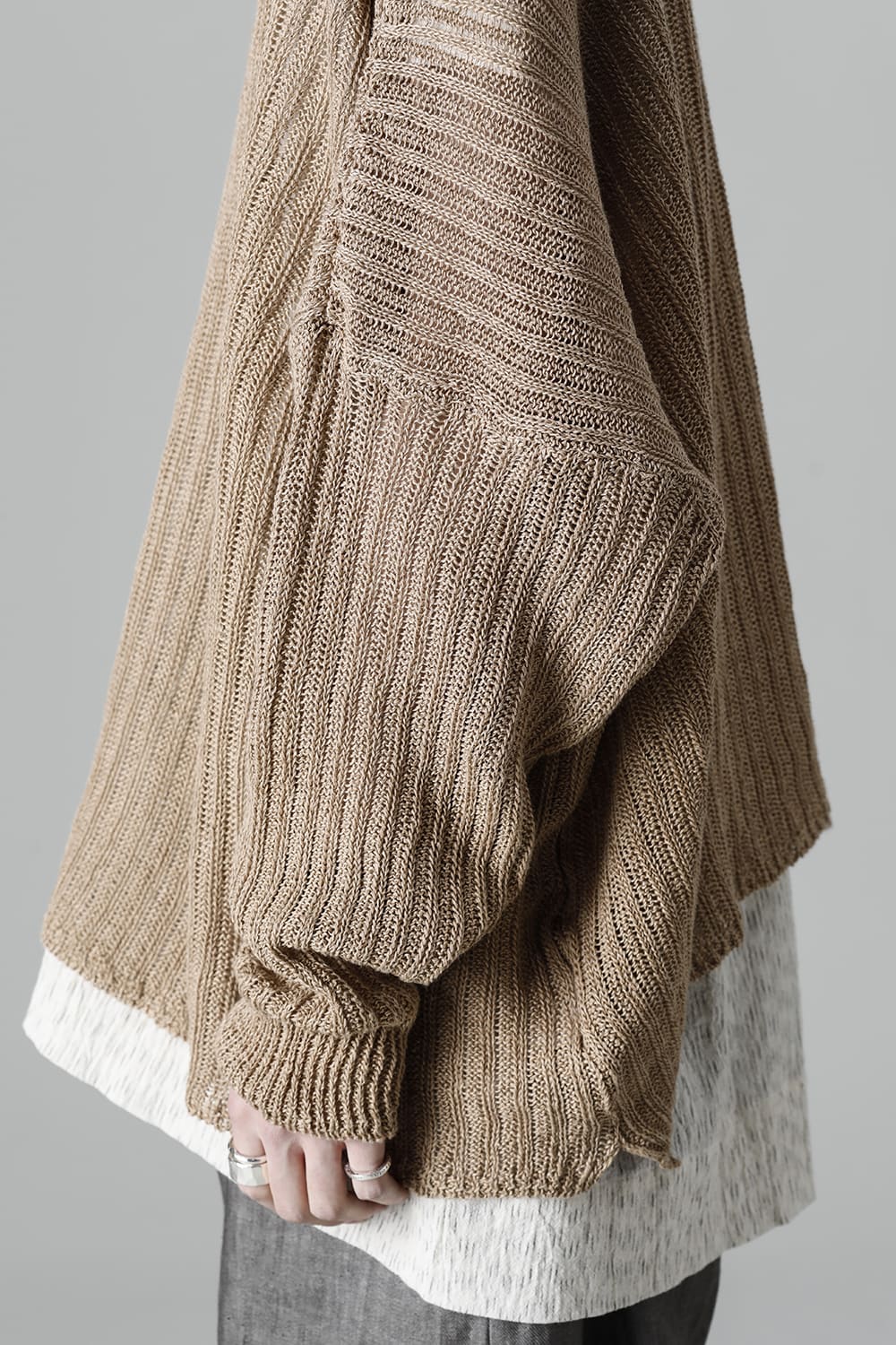 KNITTED V NECK GOLDEN