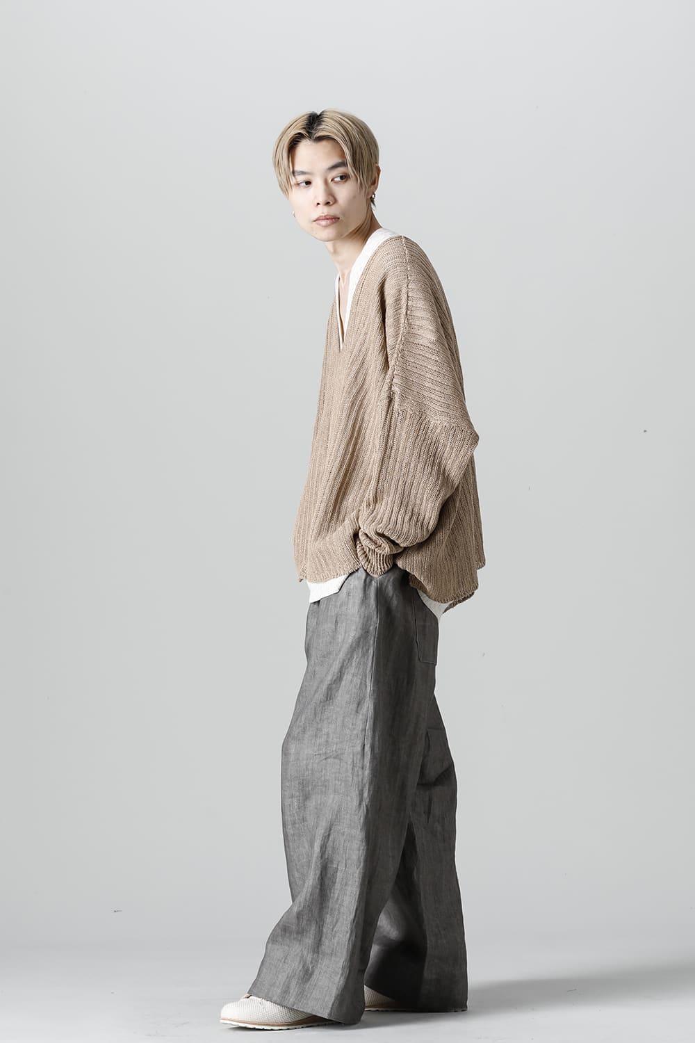 KNITTED V NECK GOLDEN