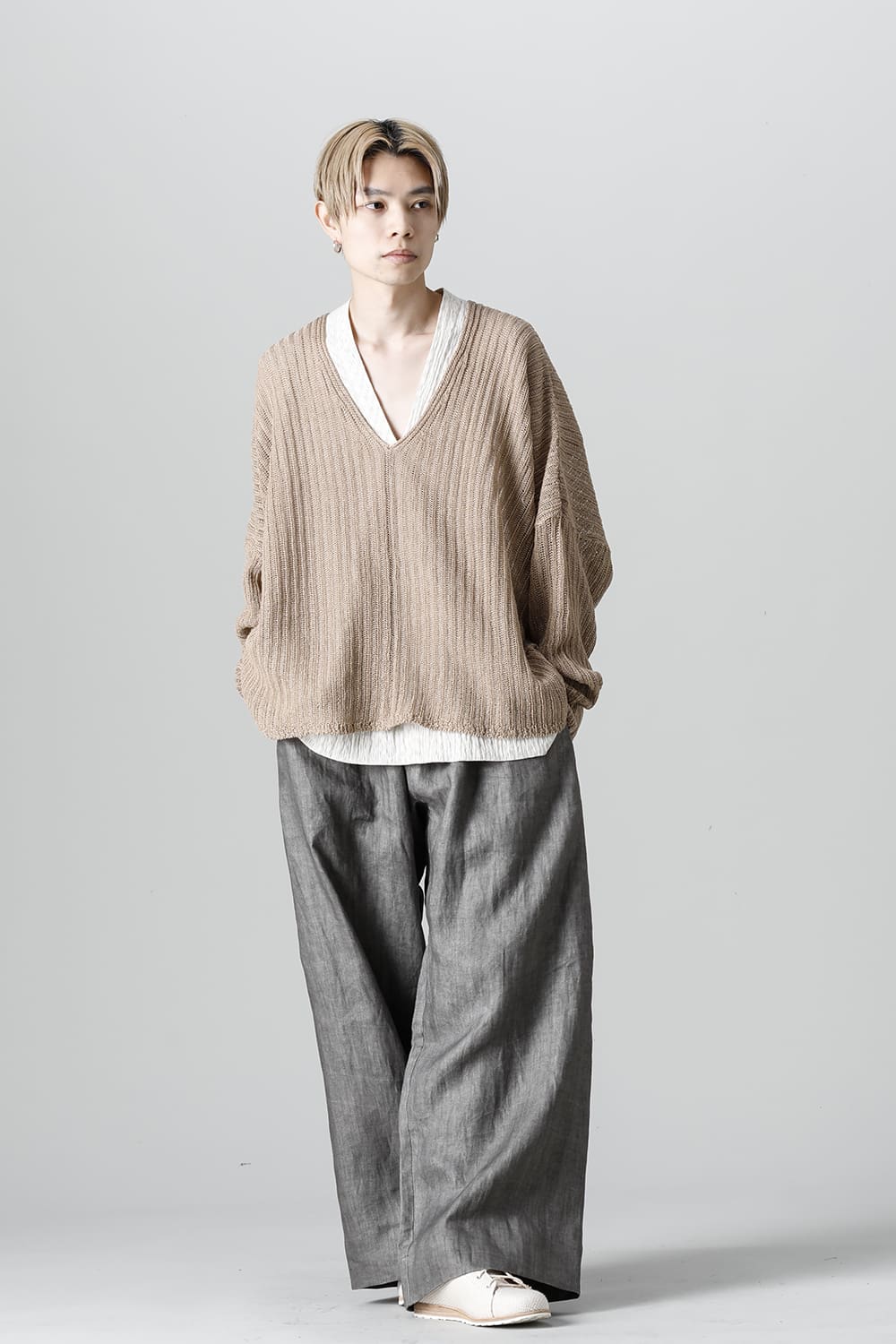 KNITTED V NECK GOLDEN