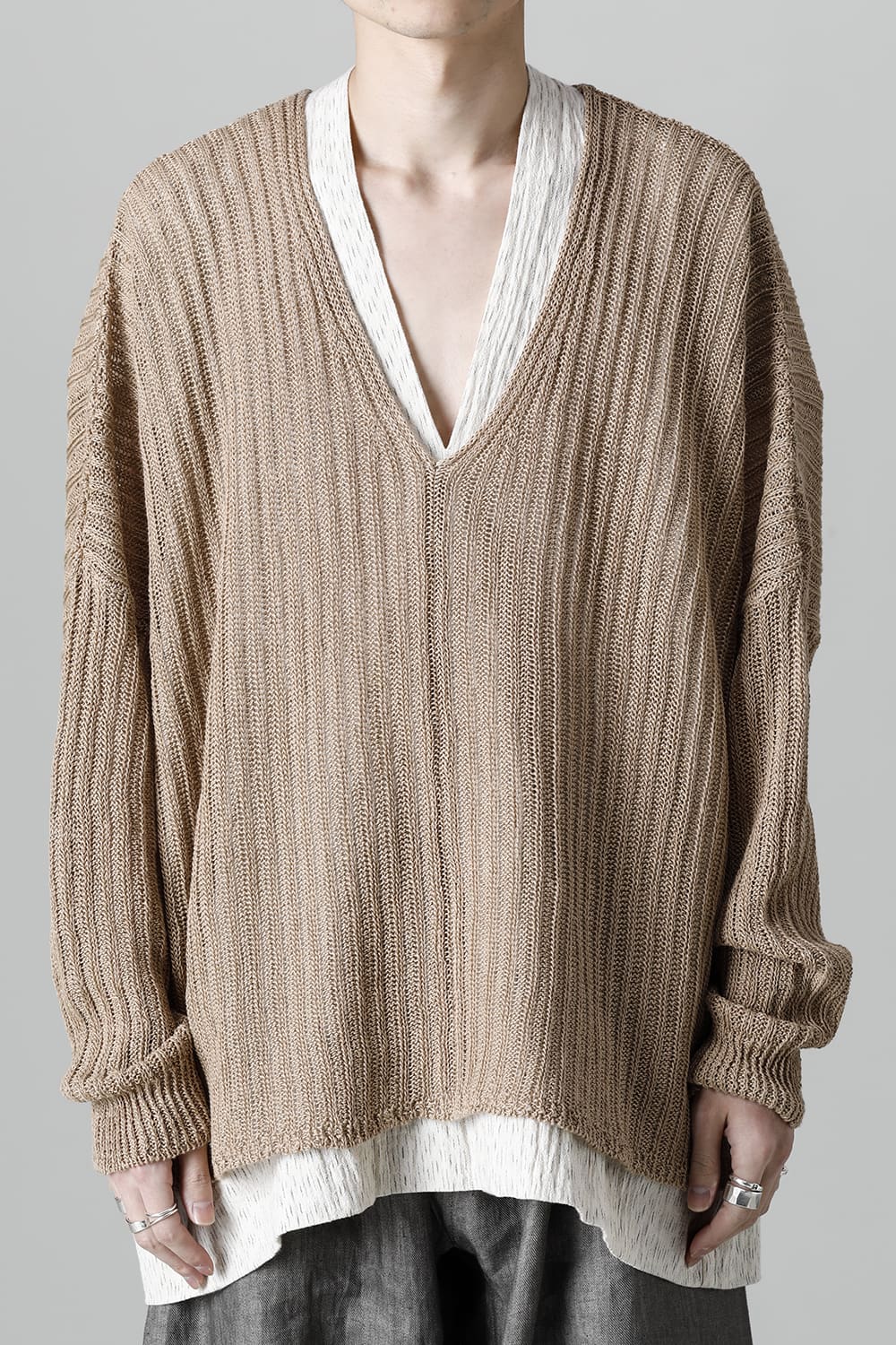 KNITTED V NECK GOLDEN