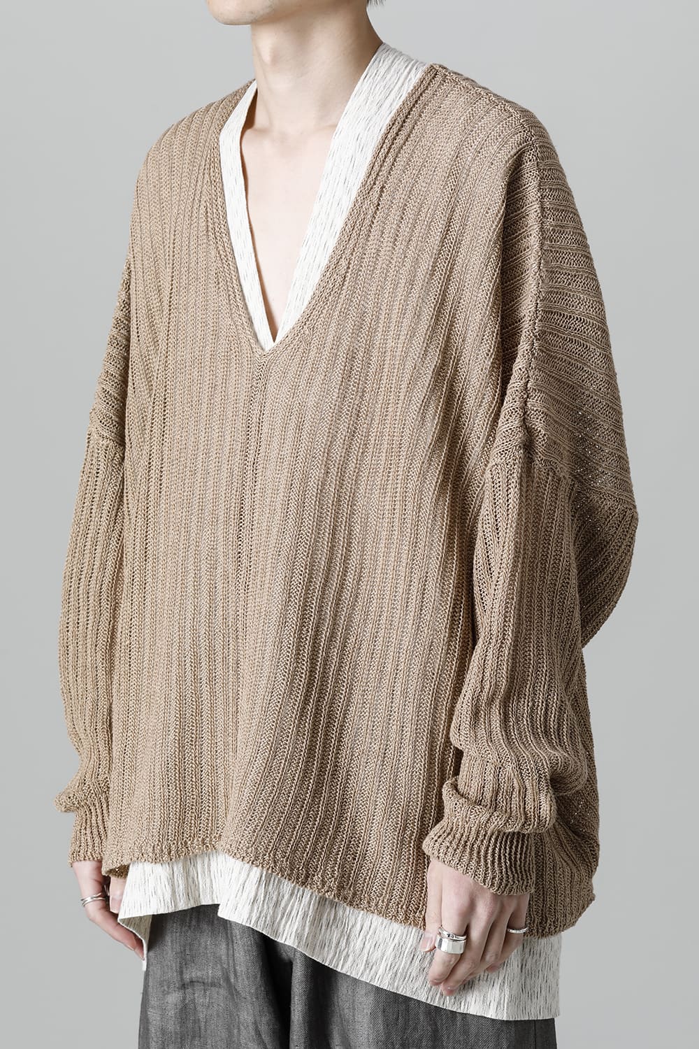 KNITTED V NECK GOLDEN