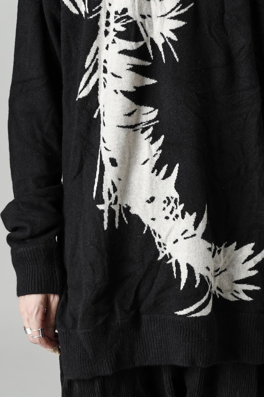 "Podocarpus" Cashmere Crewneck Sweater  Black