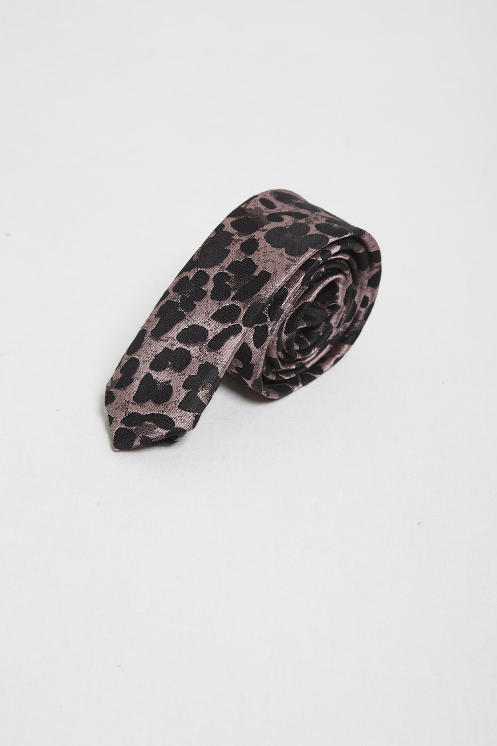 Leopard jacquard narrow tie Pink × Black