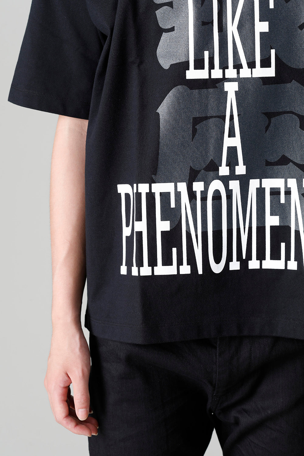 SOMETHING LIKE A PHENOMENON 銀座 Tシャツ ブラック