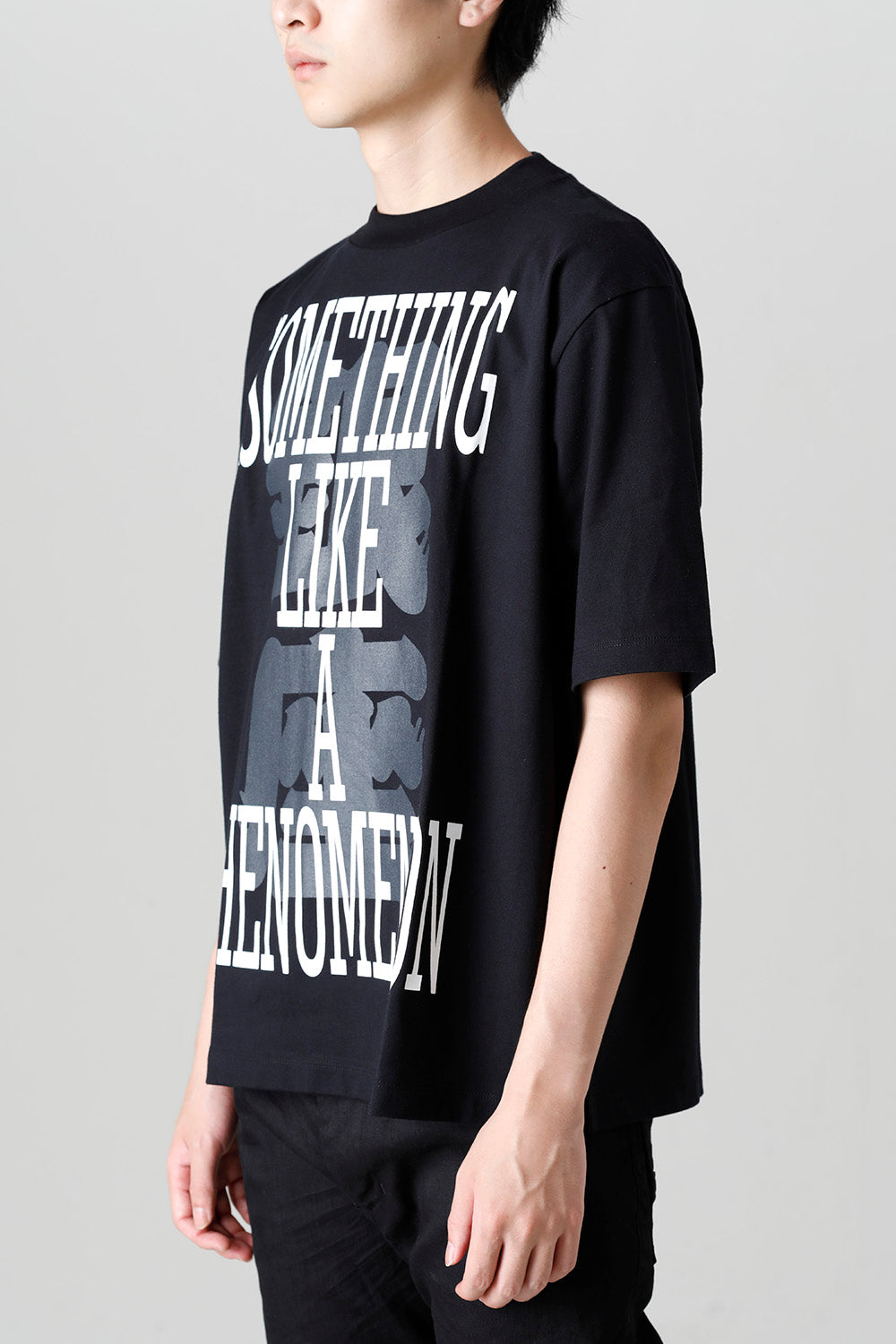 SOMETHING LIKE A PHENOMENON GINZA Tee Black