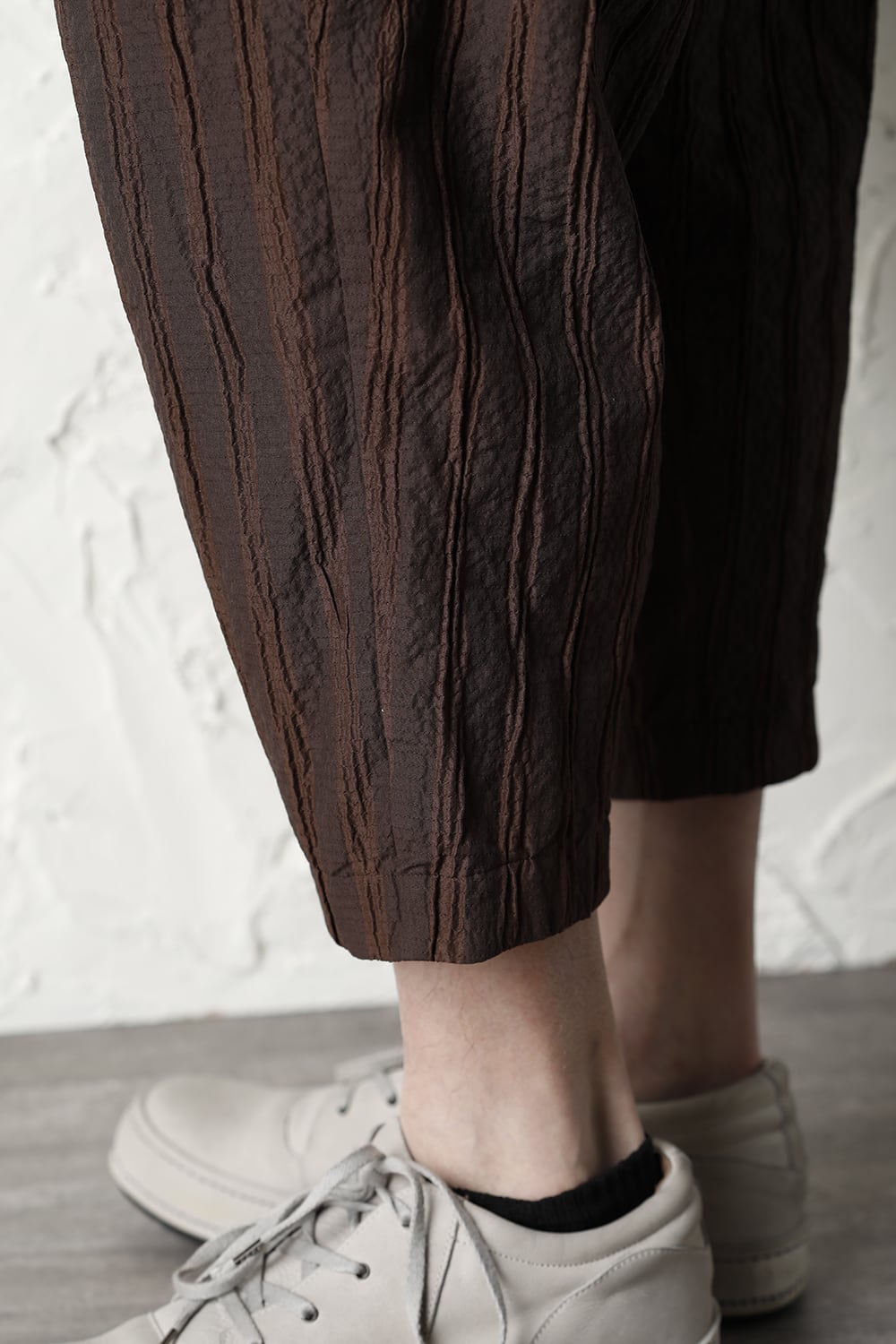 Cropped pants light weight stretch seersucker