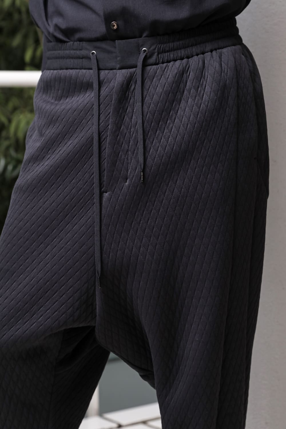 Dropcrotch cropped pants  quilted cotton / polyester