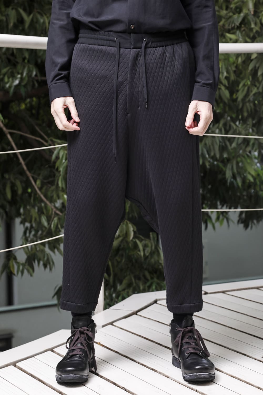 Dropcrotch cropped pants  quilted cotton / polyester