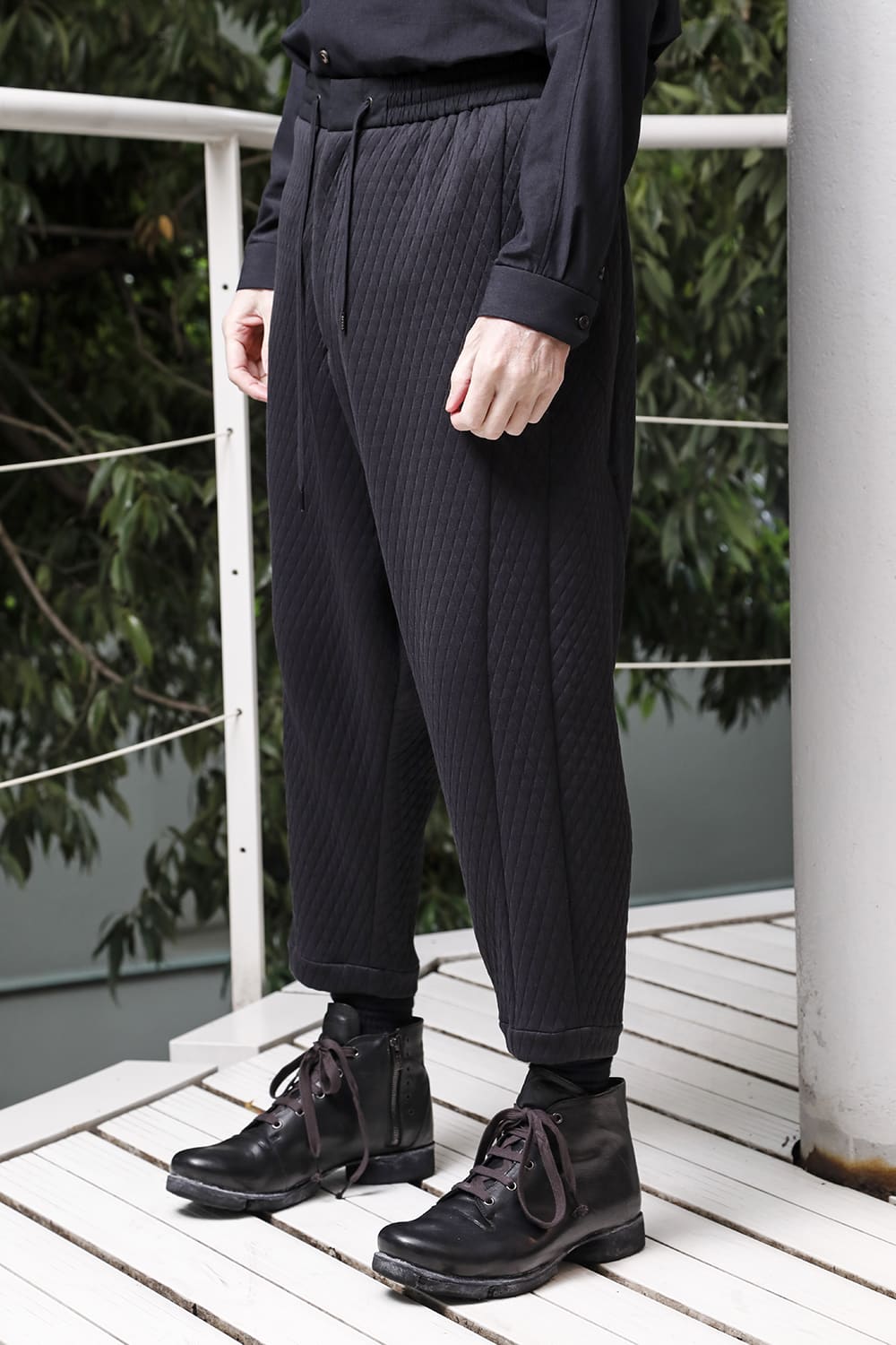 Dropcrotch cropped pants  quilted cotton / polyester